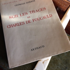 Sur les traces de charles de foucauld. gorree georges editeur arthaud,